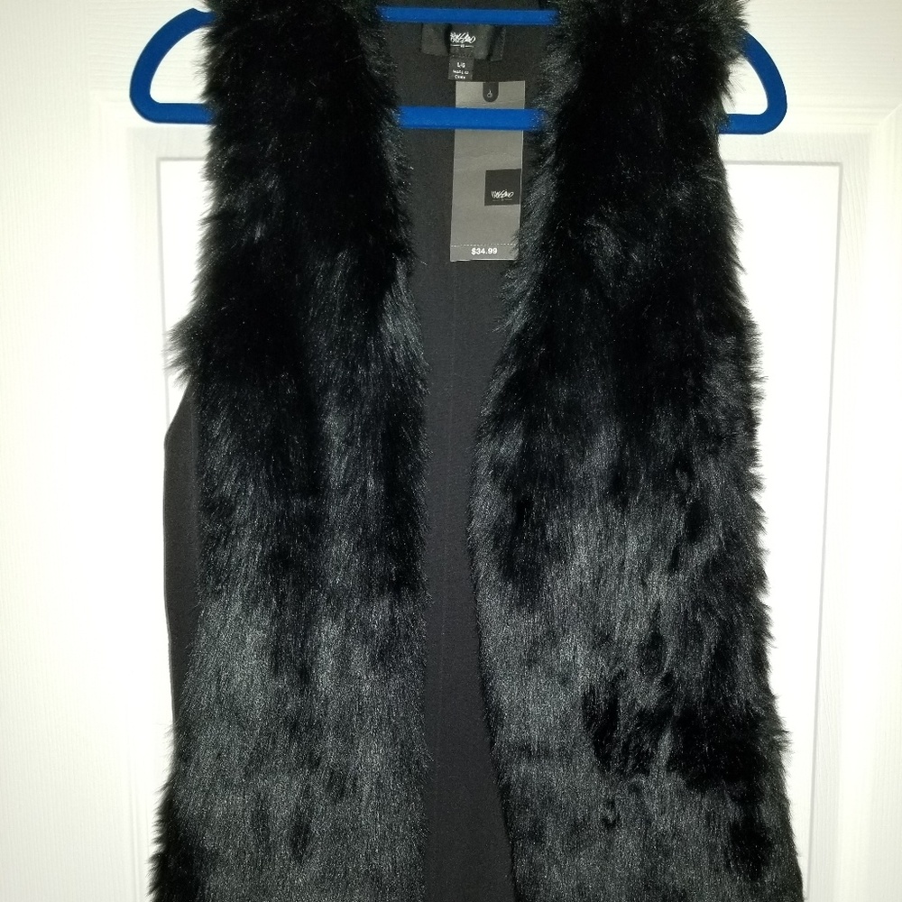FAUX FUR BLACK VEST with POCKETS!!